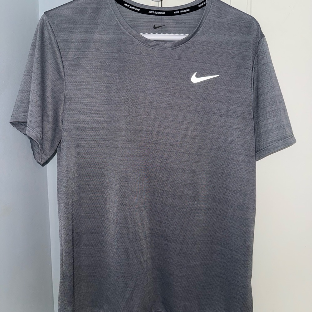 Nike Men's Heathered Gray Short Sleeve Tee